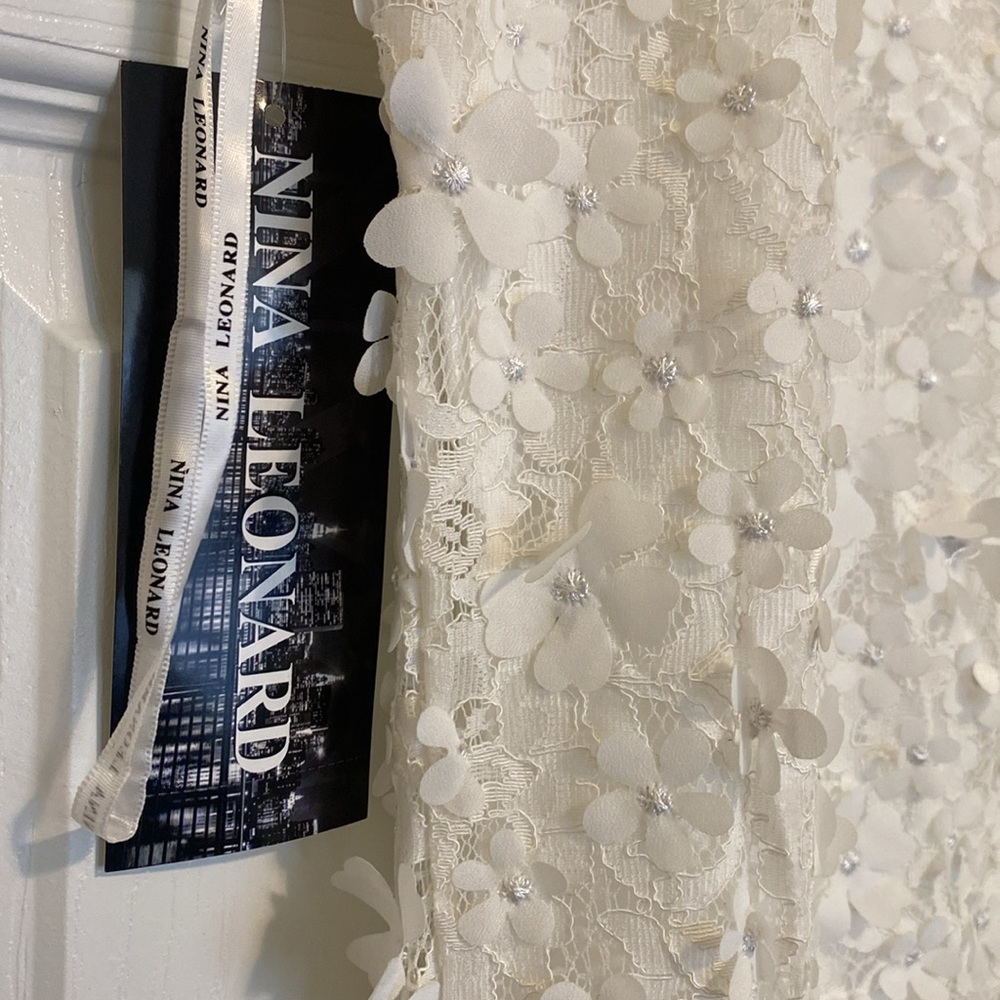 Pretty white dress size large Nina Leonard with white flowers - Picture 7 of 7
